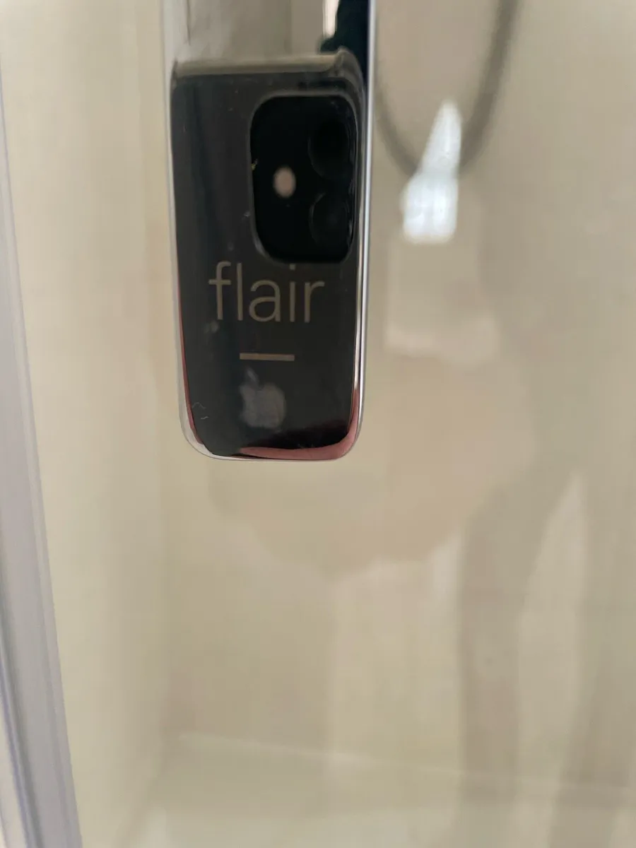 Flair 900 x 900 Quadrant Shower Door - as new. - Image 3