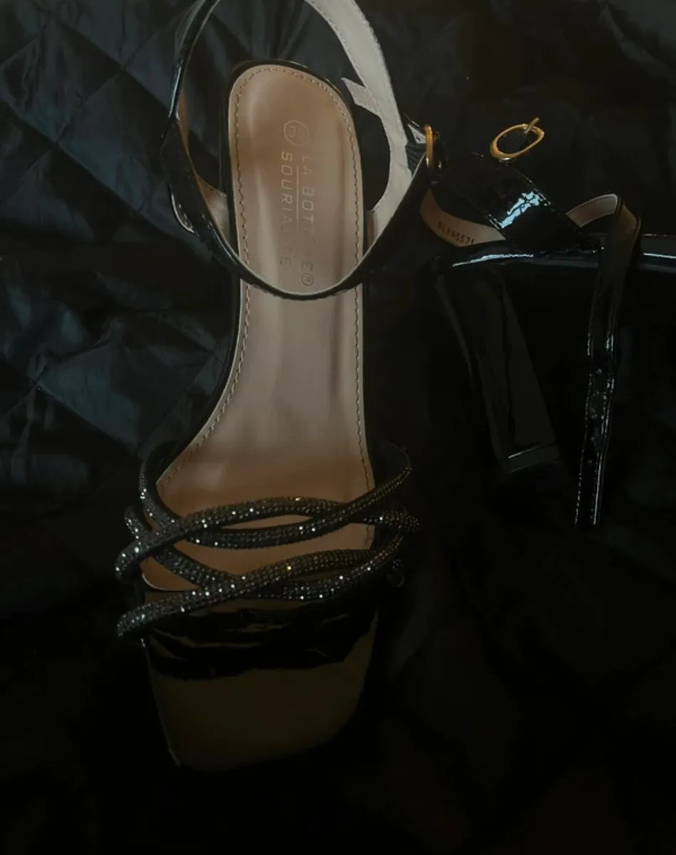 Black heels - Image 1