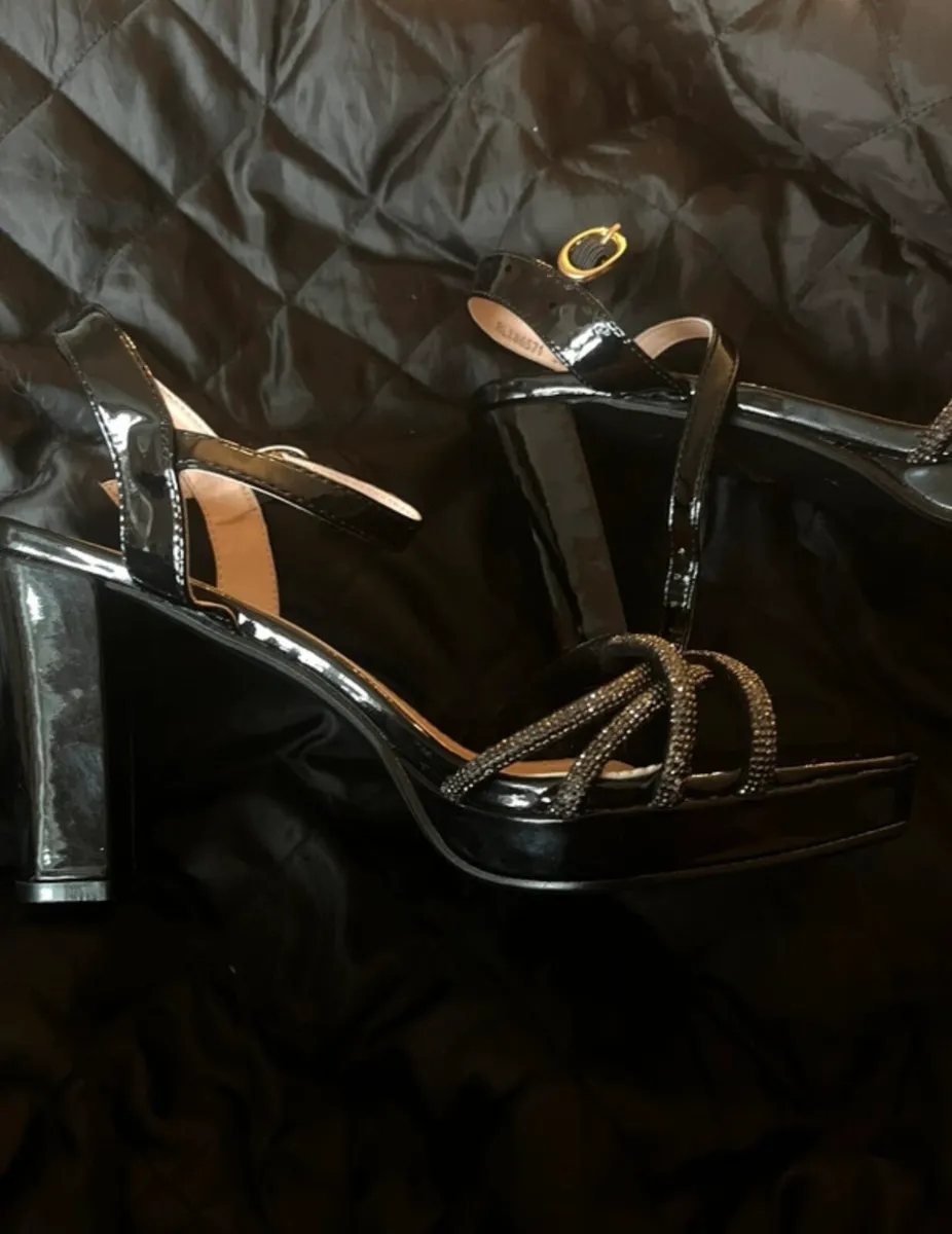 Black heels - Image 2