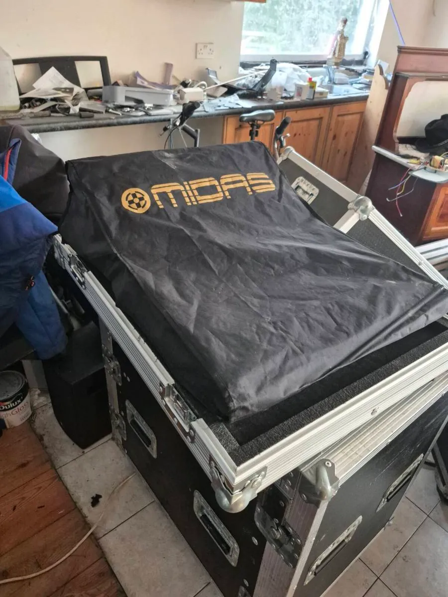 Midas M32R mixing desk - Image 1