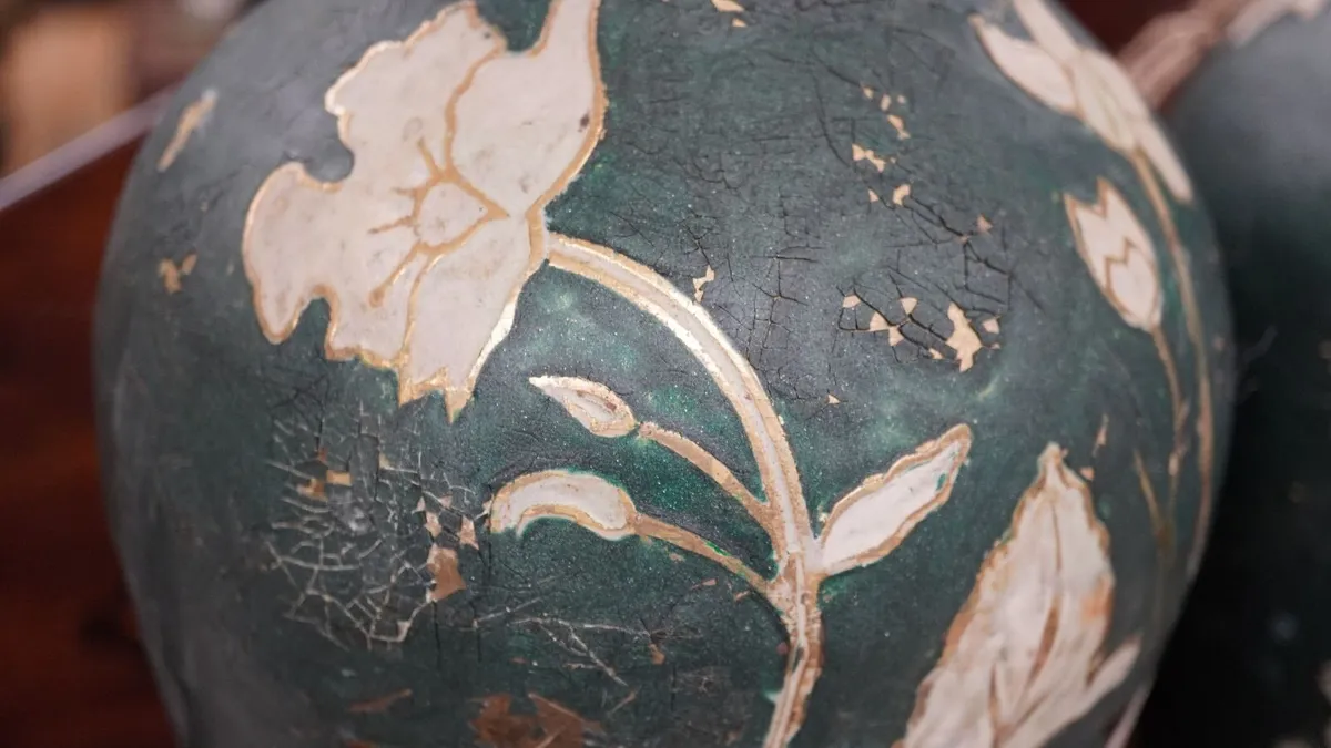 Pair of Decorative Brass Vases - Image 4