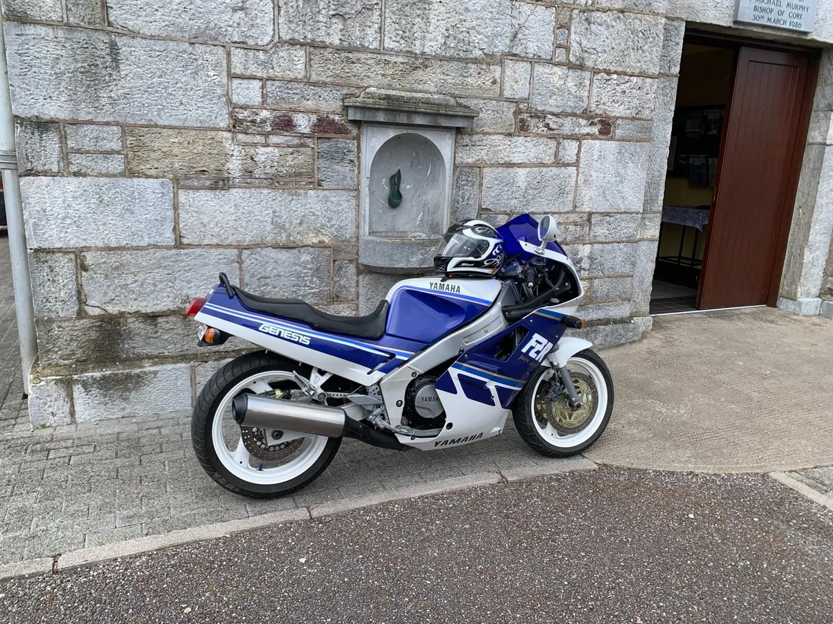 Yamaha FZR 1000 - Image 2