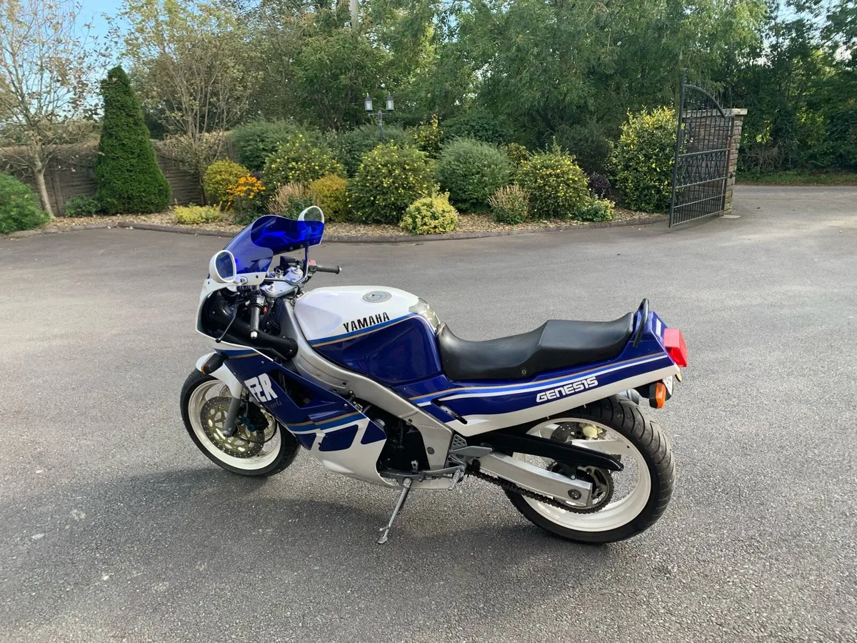 Yamaha FZR 1000 - Image 1