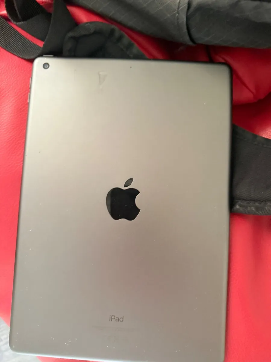 Ipad 7th gen space grey 32gb - Image 3