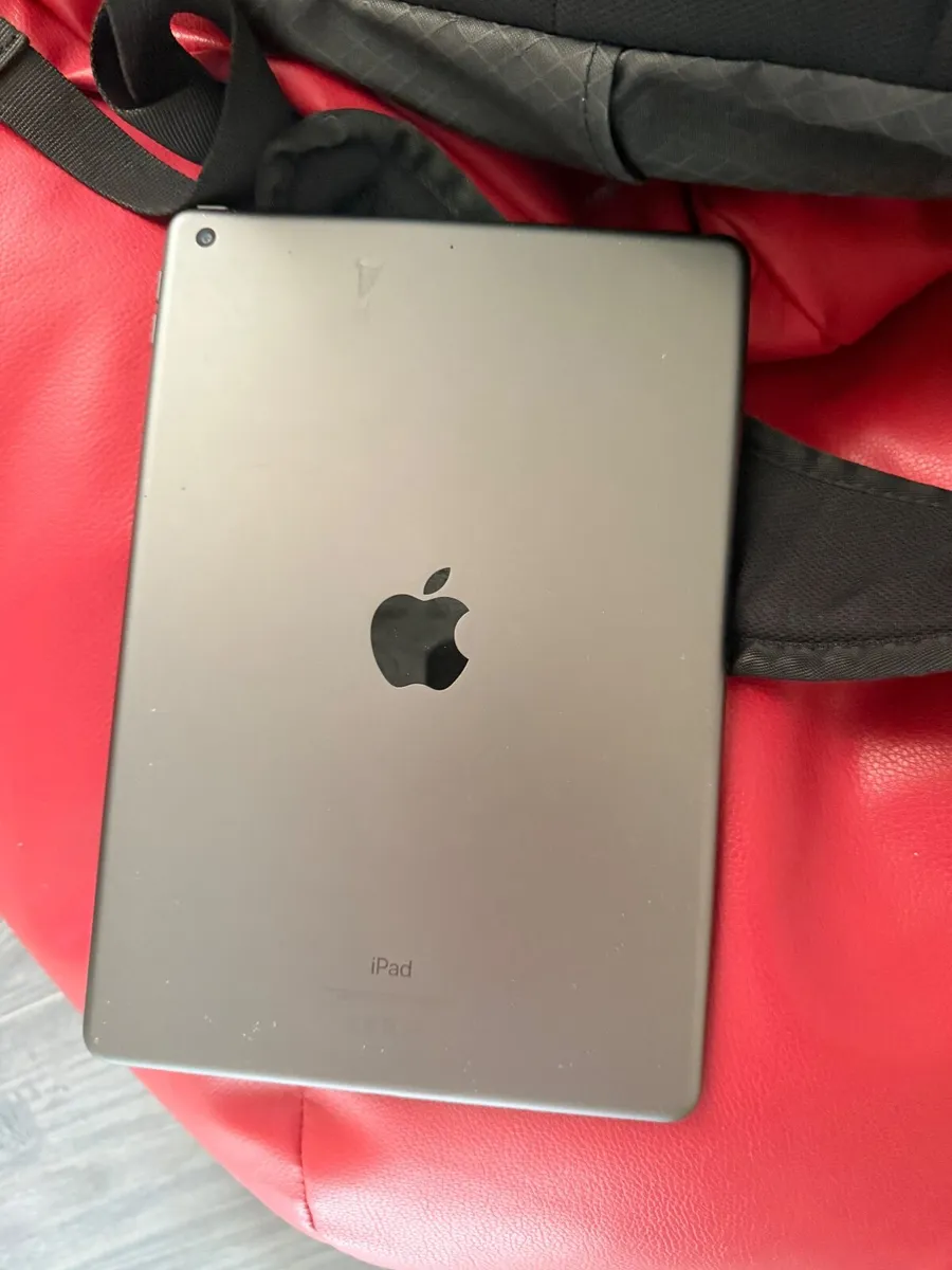Ipad 7th gen space grey 32gb - Image 4