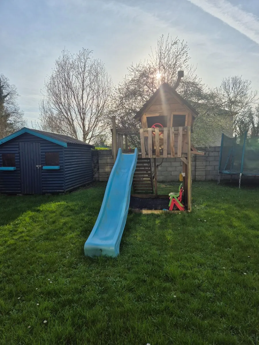 Garden playhouse with swing/rock wall - Image 2