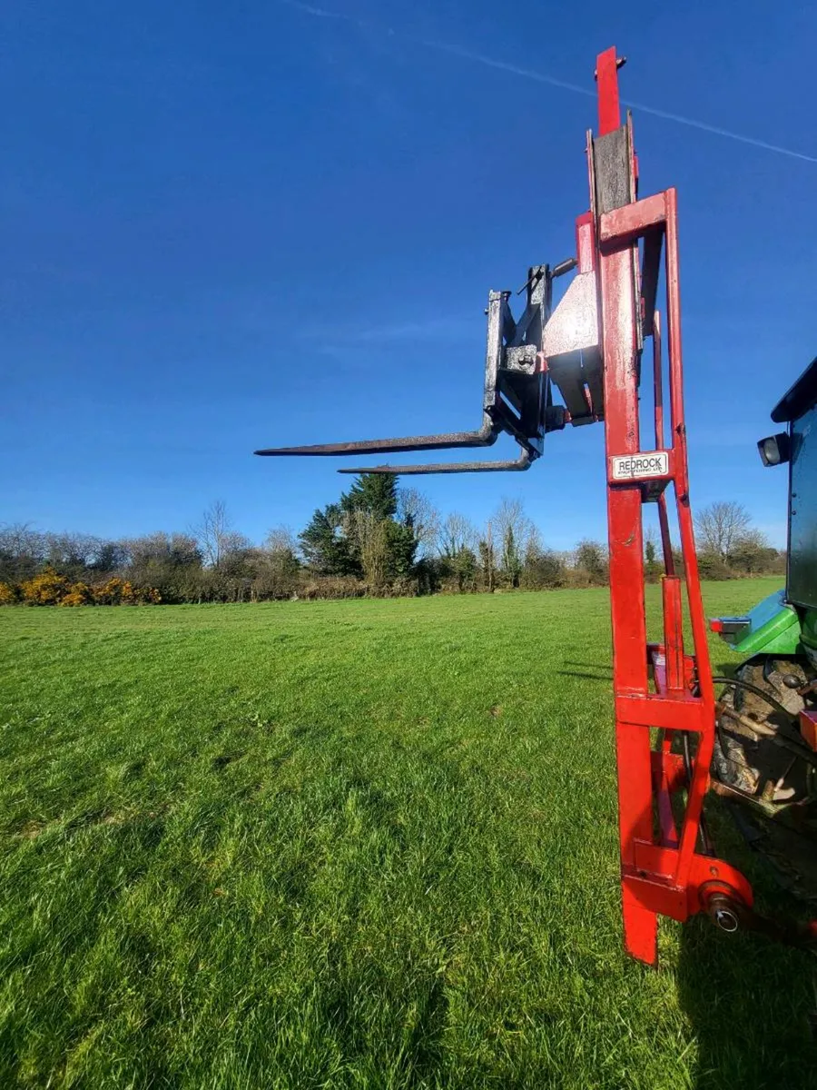 Redrock mast - Image 1