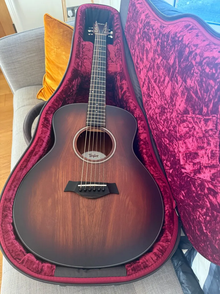 GS Koa mini-e Taylor guitar - Image 1