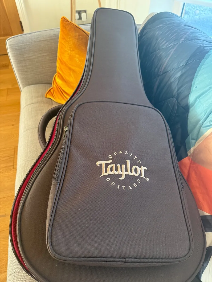 GS Koa mini-e Taylor guitar - Image 2