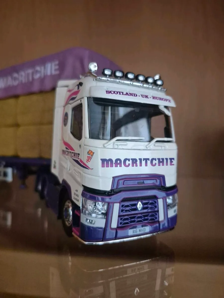 Modle trucks - Image 1