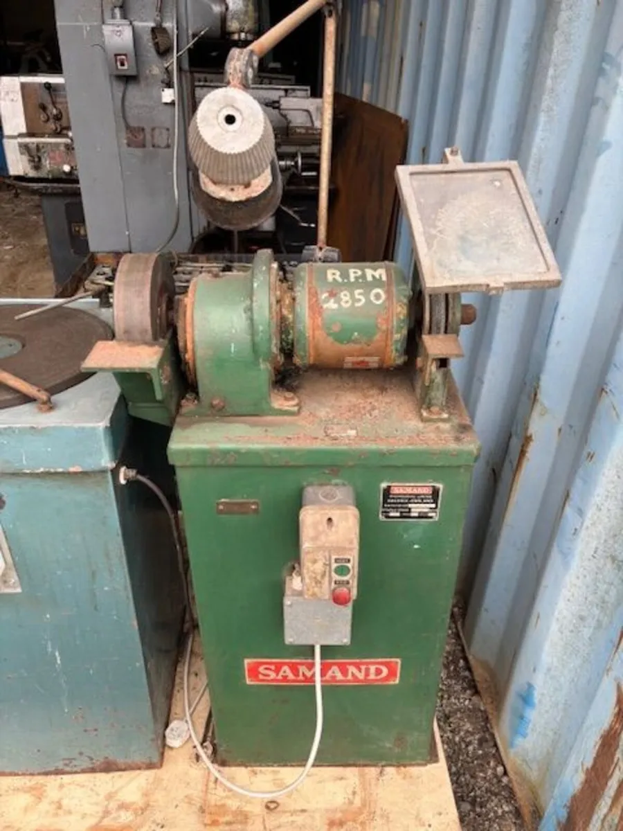 Pedestal Grinding stone - Image 1