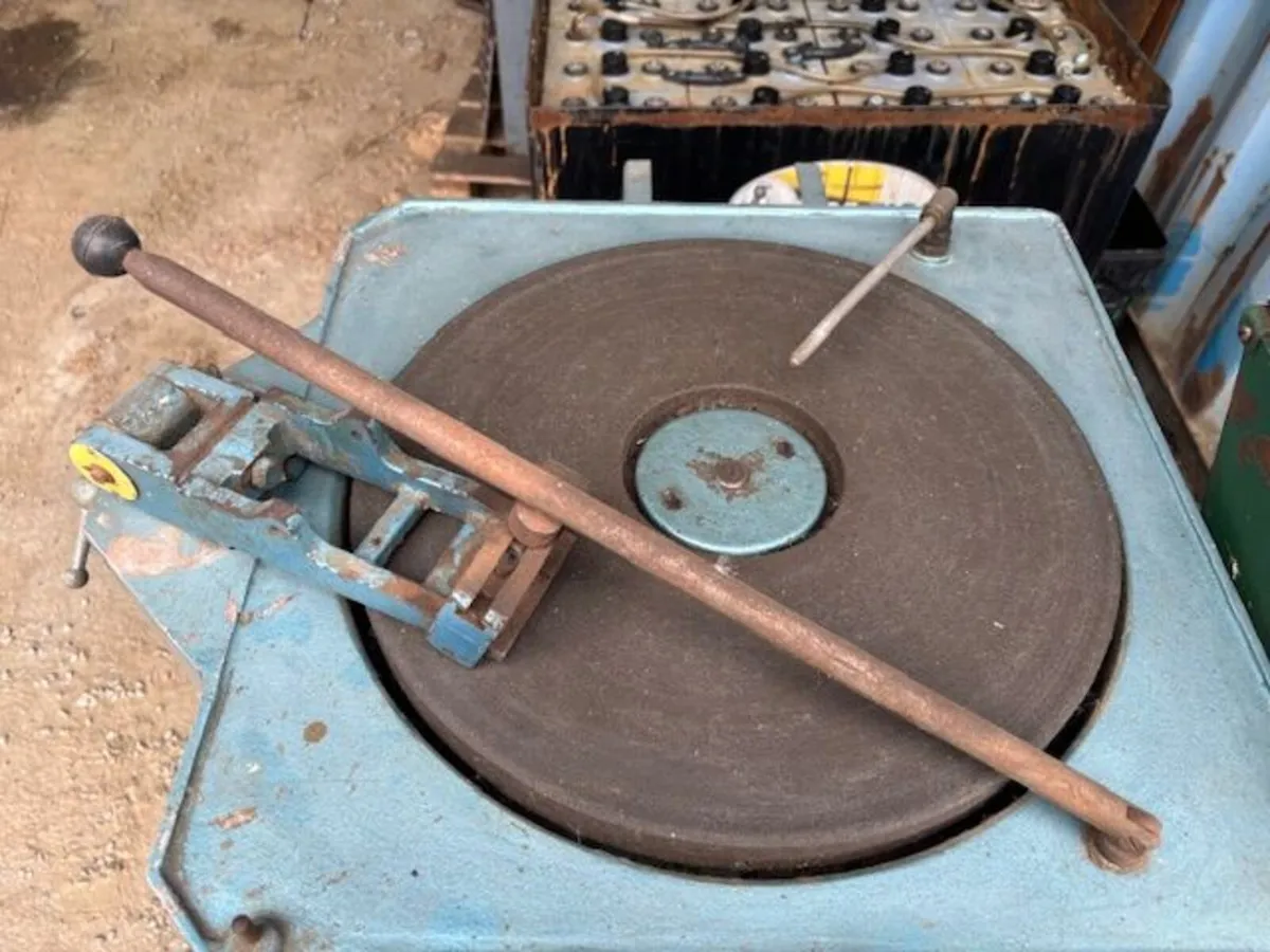 Pedestal Grinding stone - Image 4