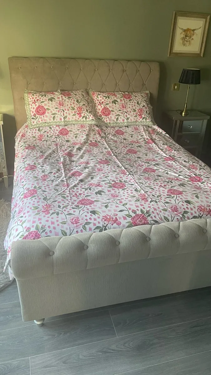 3 sets of 4 ft 6 Duvet Covers - Image 1