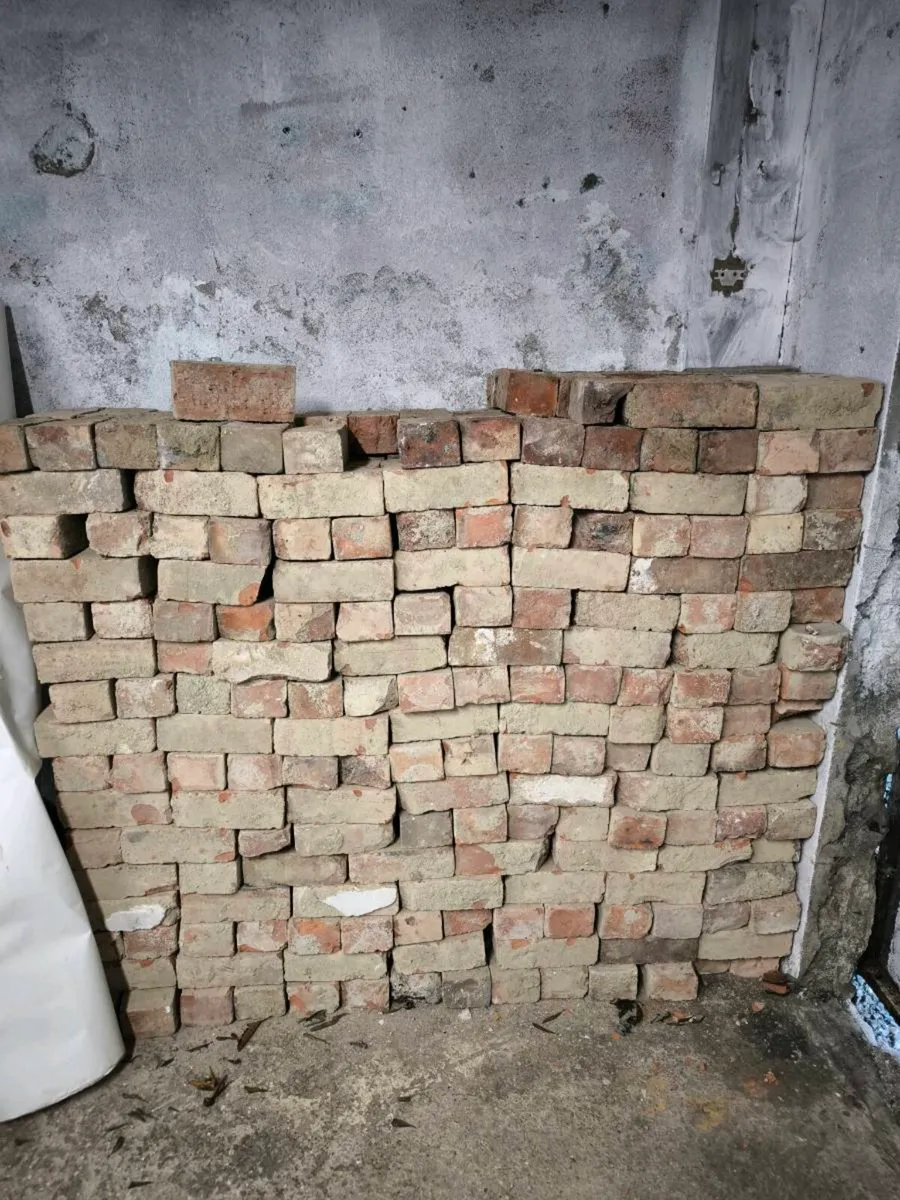 Red brick - Image 2