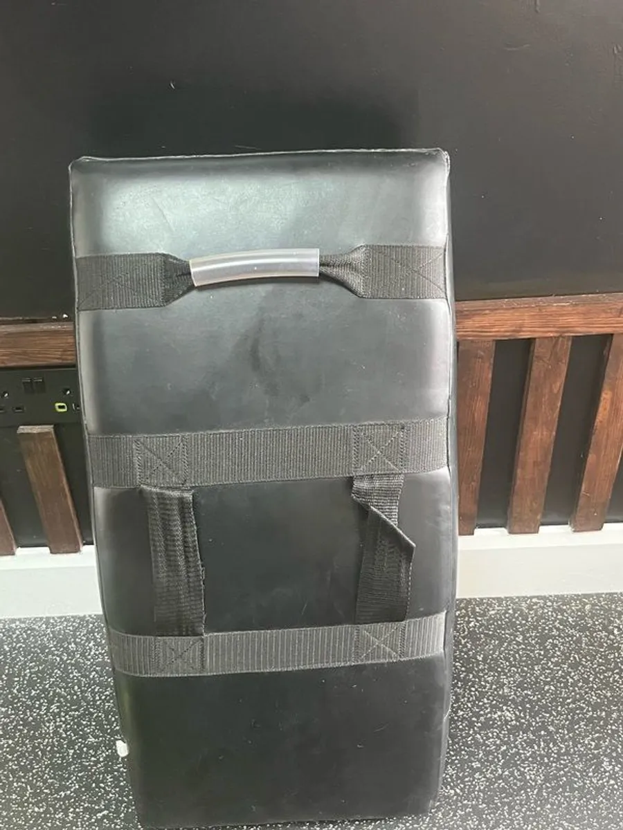 Adidas Kicking Shield Curved Pads, Black, 75 x 35 15 cm - Image 2