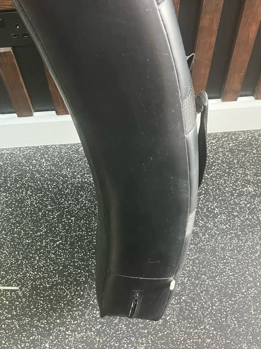 Adidas Kicking Shield Curved Pads, Black, 75 x 35 15 cm - Image 3