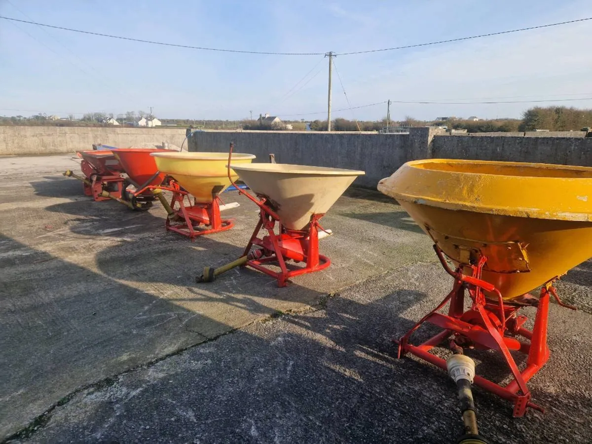 Fertiliser spreaders - Image 1