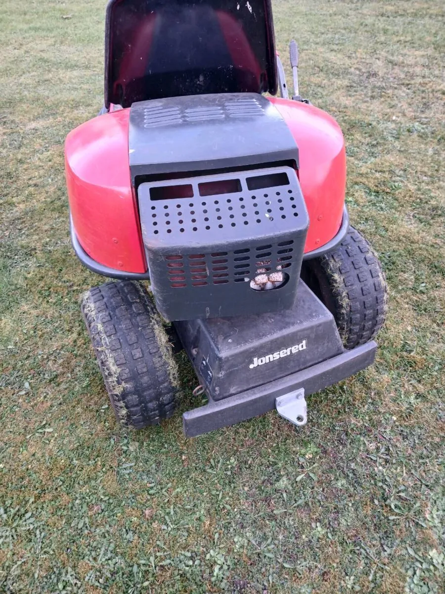 JONSERED RIDER 15.5 hp Briggs engine Hydro - Image 3