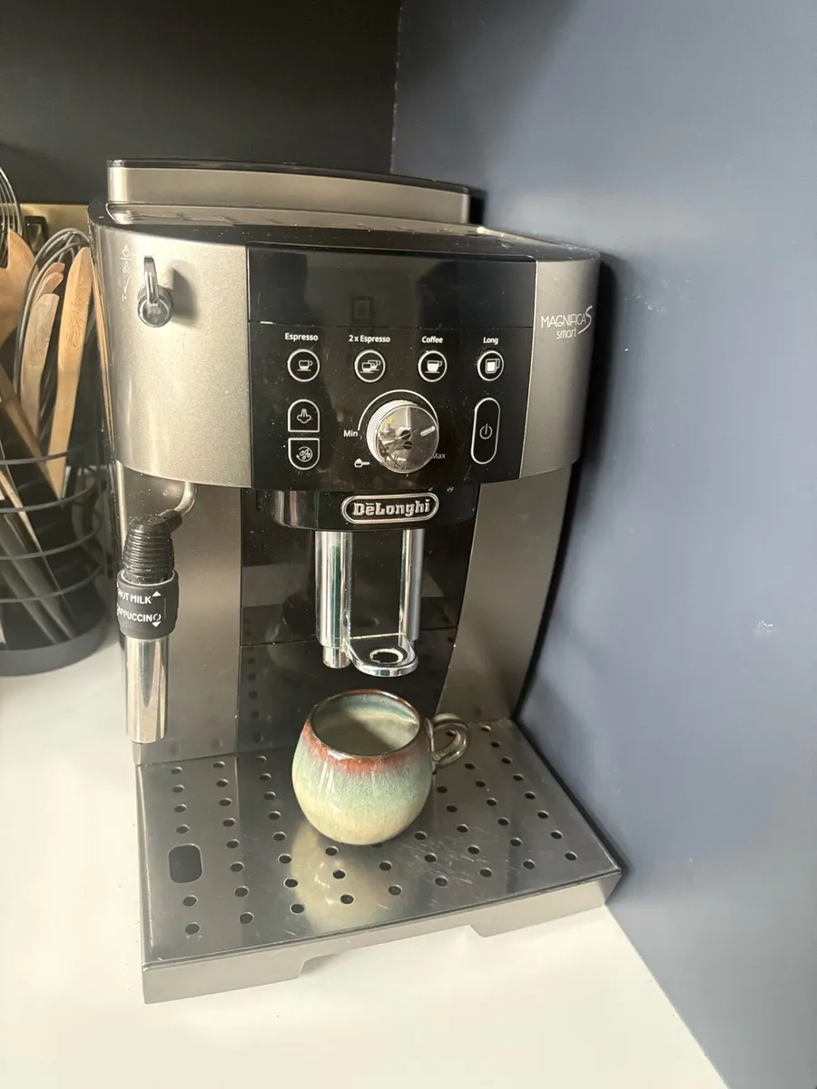 Delonghi Magnifica bean to cup coffee machine