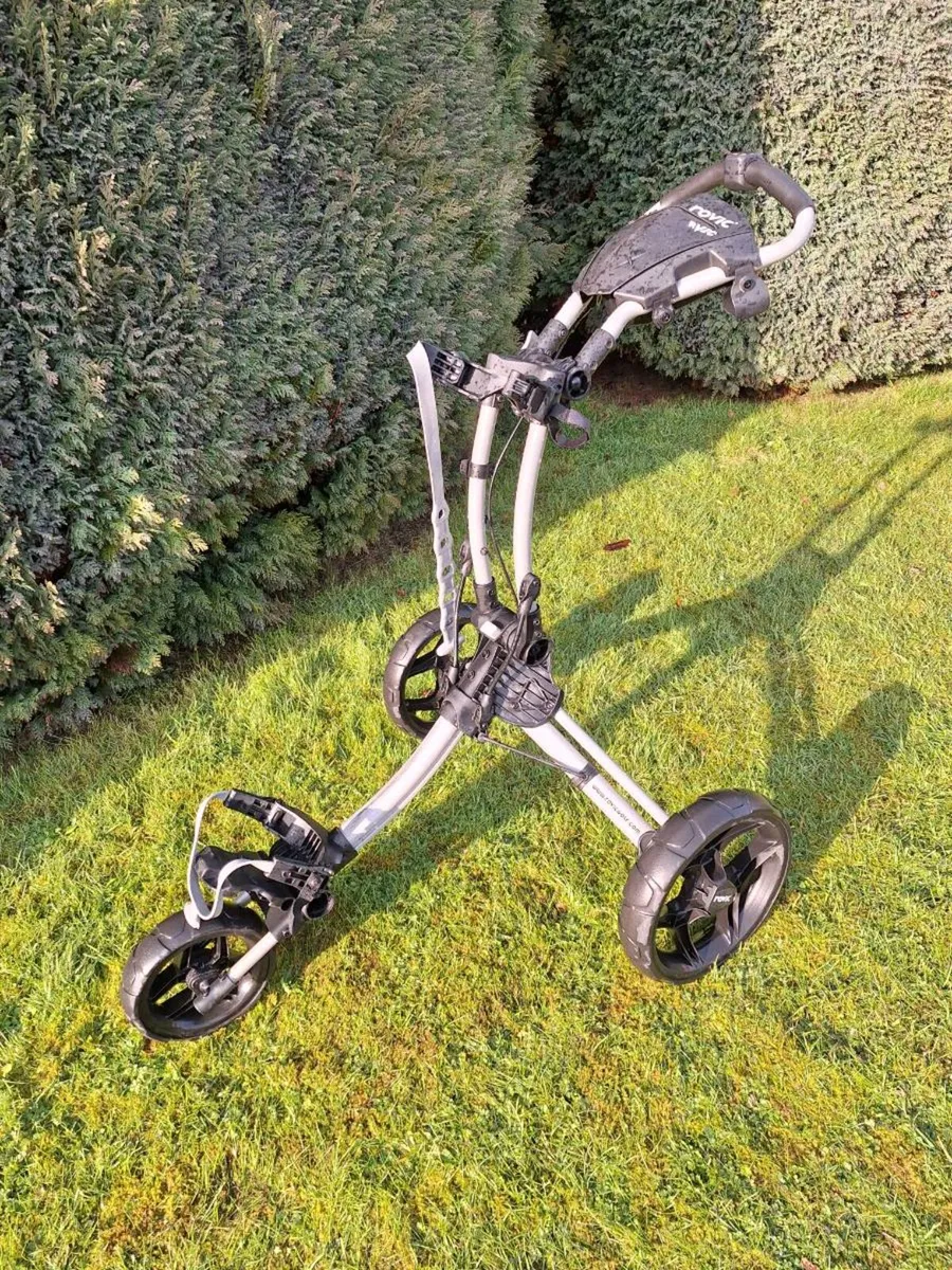 Rovic Golf trolley. 3 wheel - Image 1