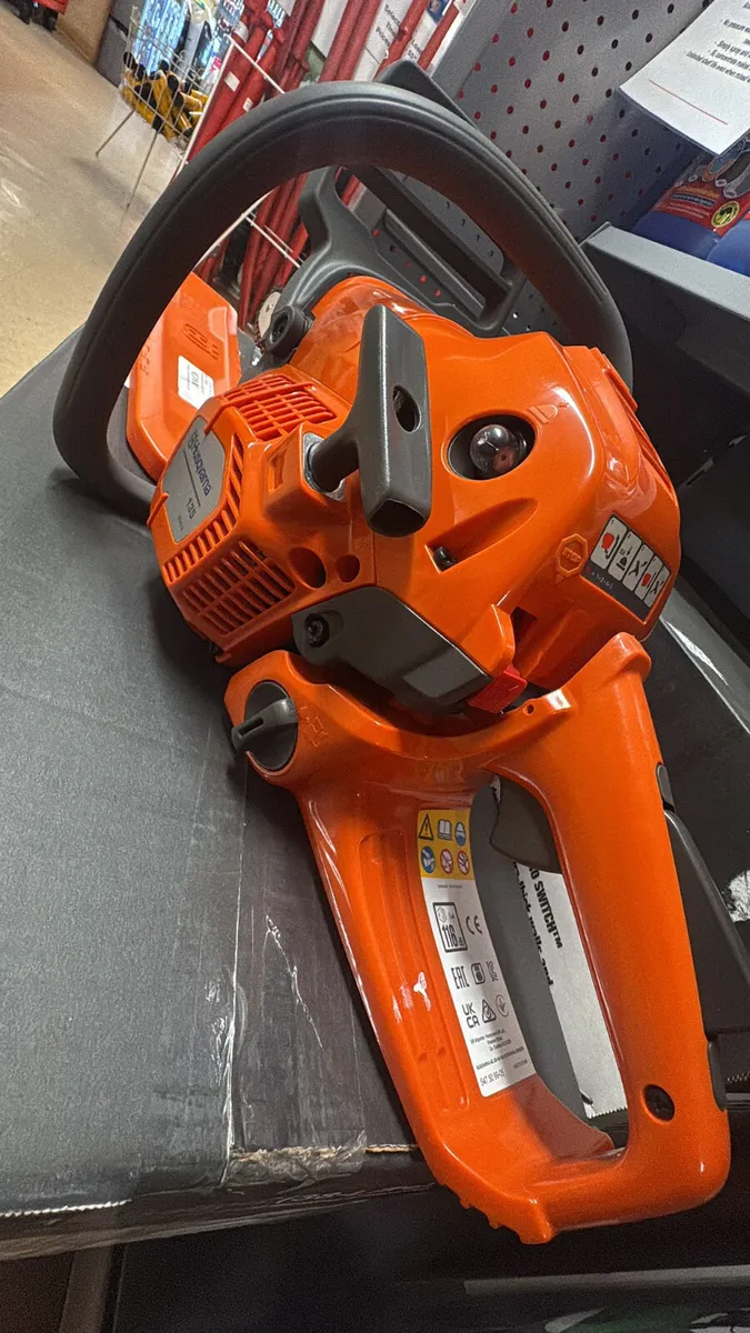 Husqvarna 135 Chainsaw - Image 2