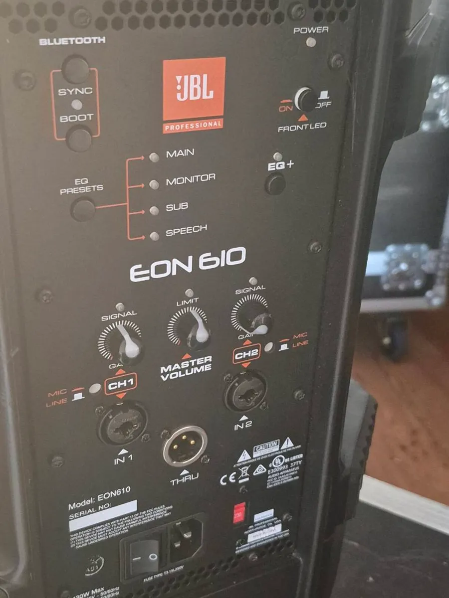 JbL powered 10s speakers - Image 4