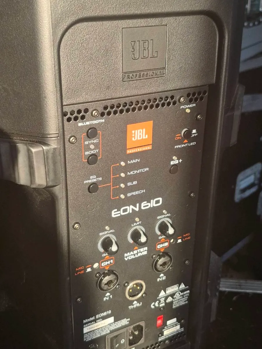 JbL powered 10s speakers - Image 1