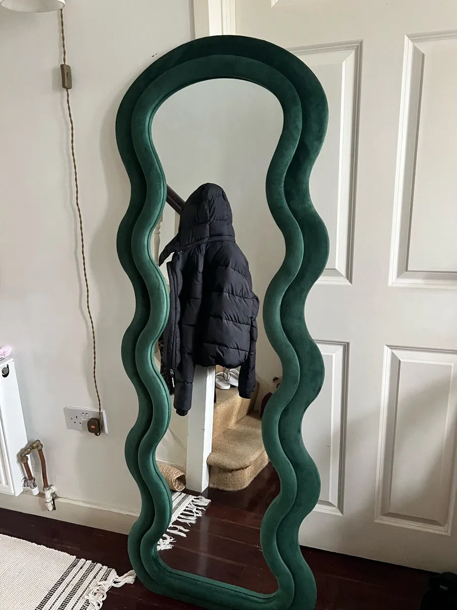 Velvet wavy mirror - Image 1