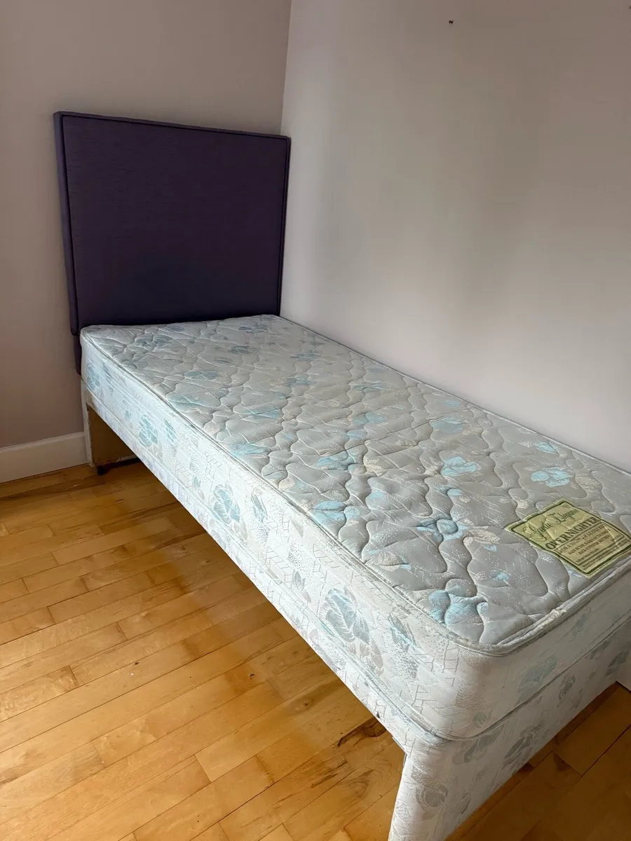 Single bed with headboard/mattress - Image 2