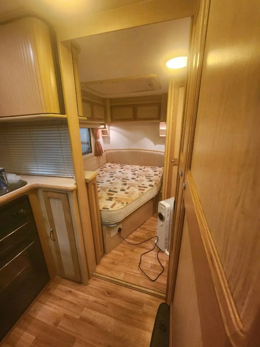 Caravan - Image 3