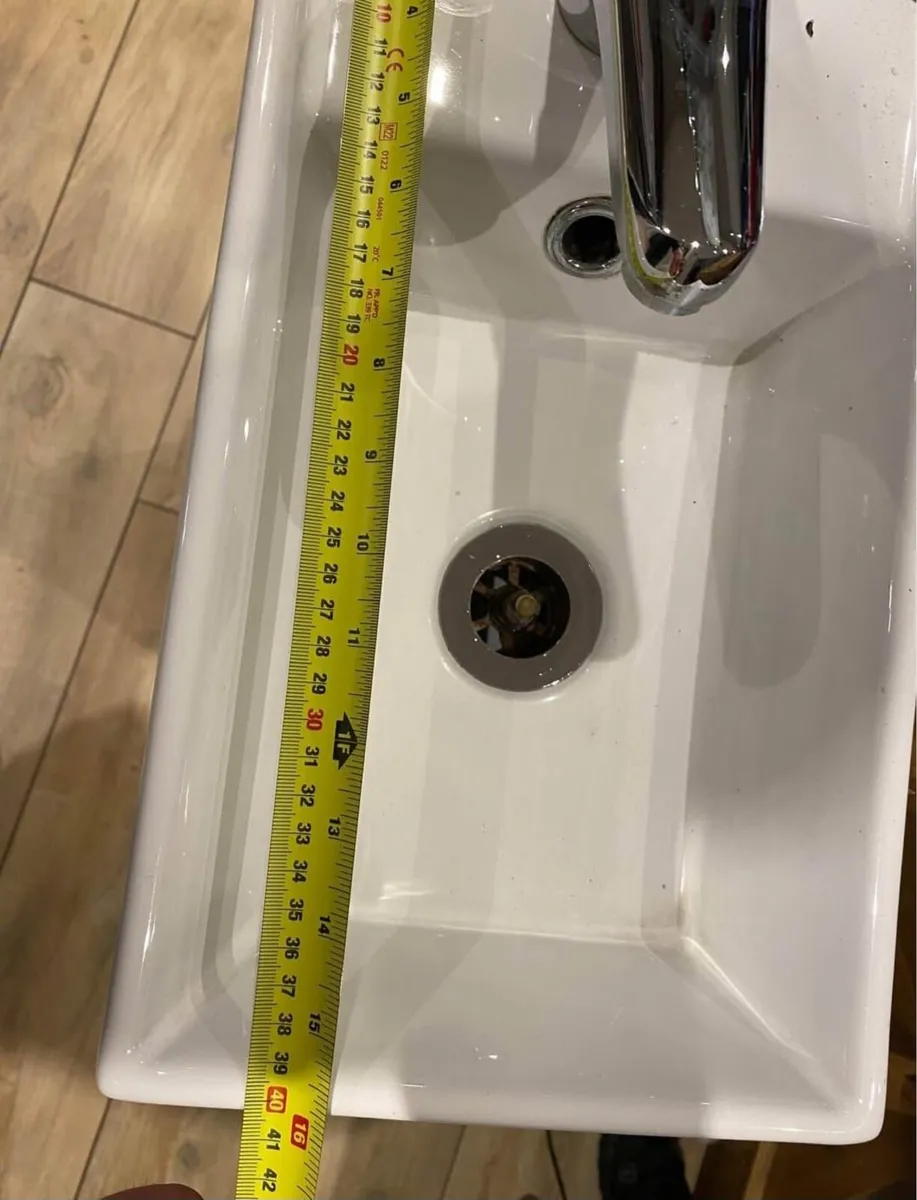 Bathroom sink - Image 3