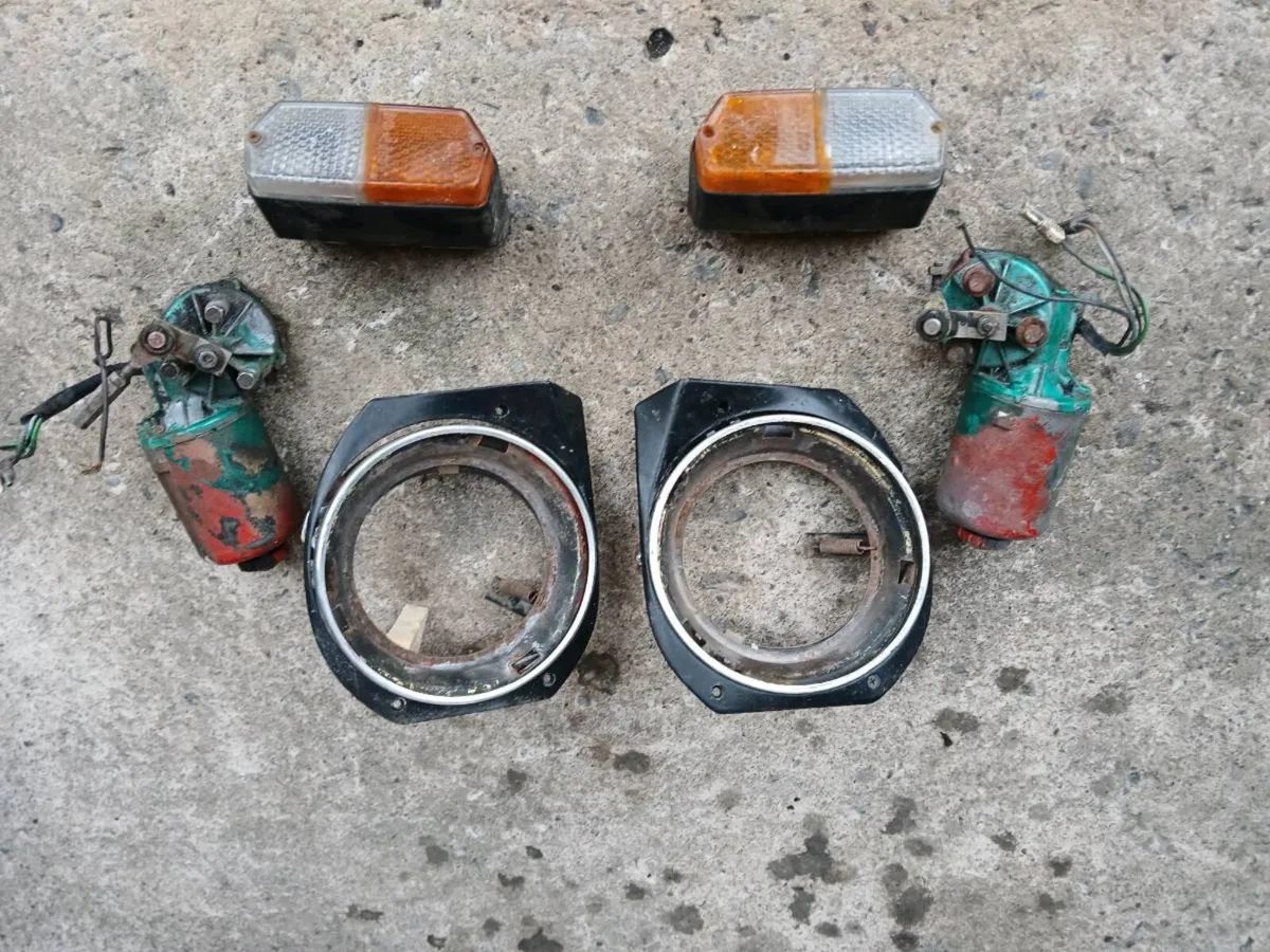 Fiat X19 1500 parts - Image 3