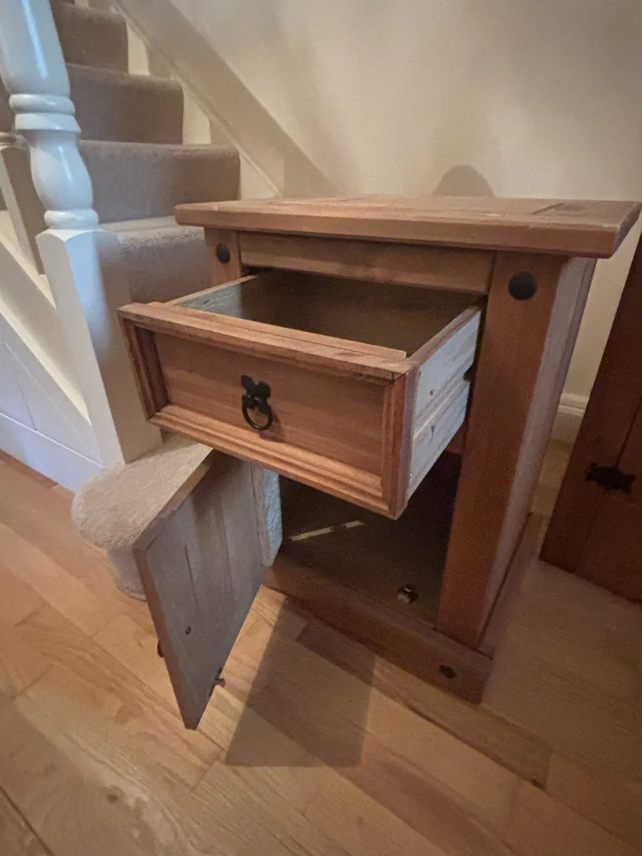 Wardrobe & 2 Bedside Lockers - Image 2