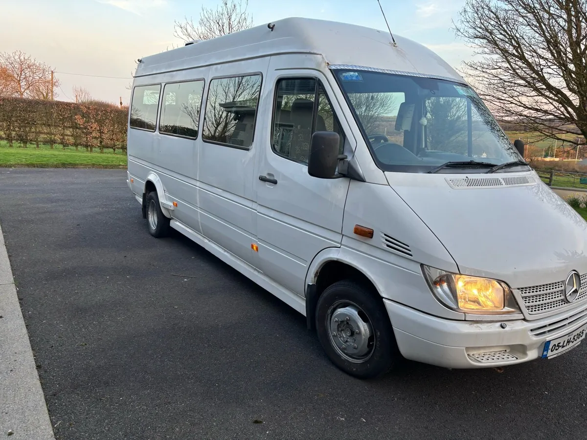 Mercedes sprinter 05 18 seater - Image 1