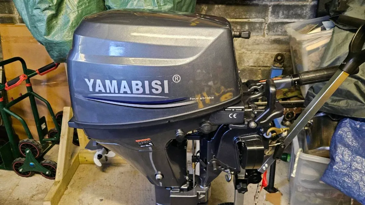 Outboard motor 8hp - Image 1