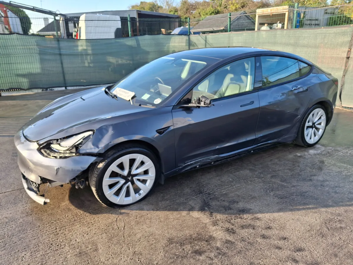 202 Tesla Model 3  Standard Range plus - Image 4