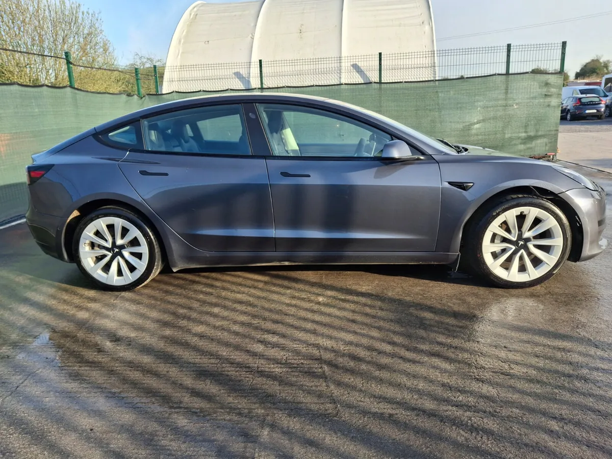 202 Tesla Model 3  Standard Range plus - Image 2