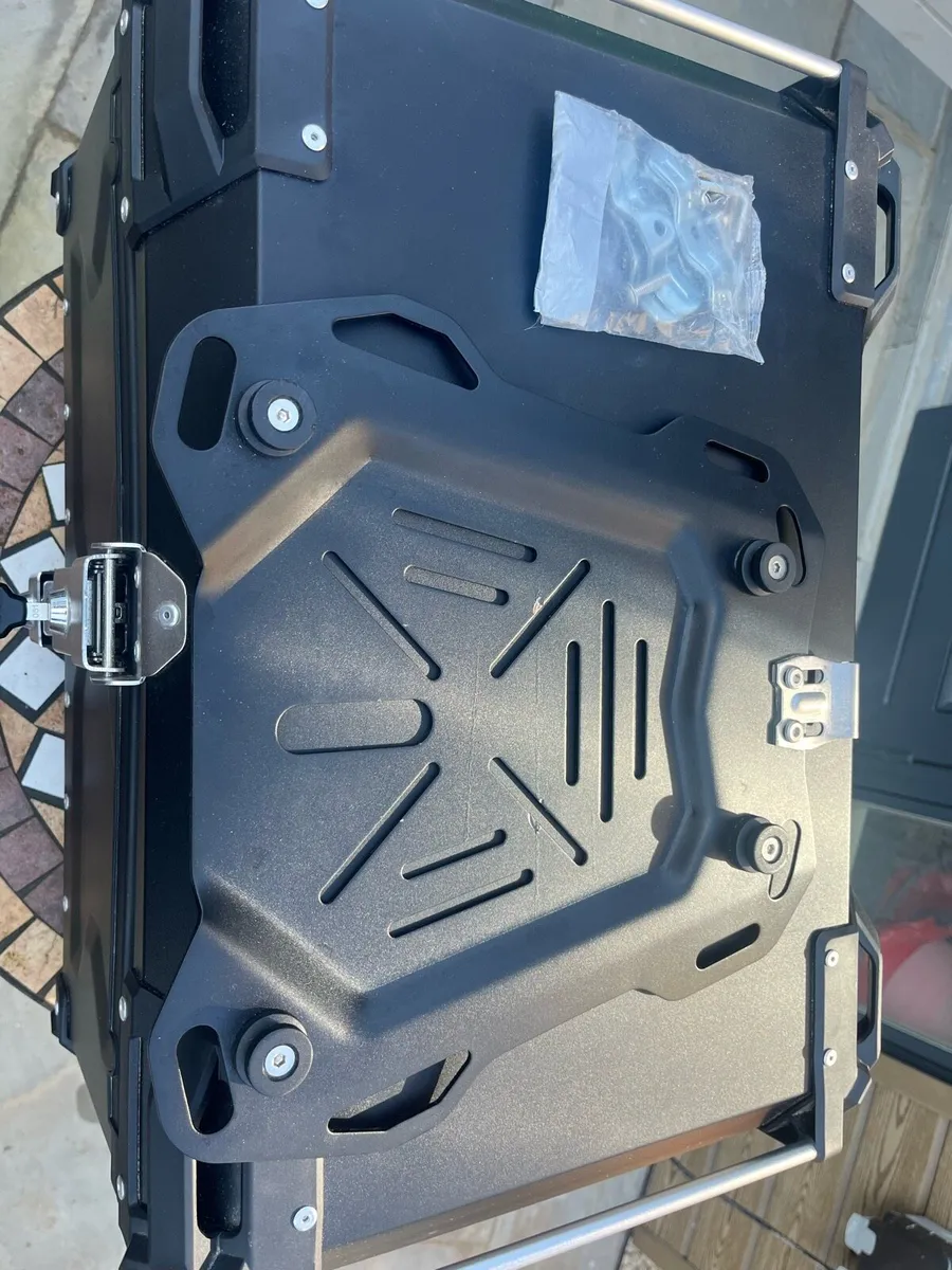 Motorbike top box - Image 4