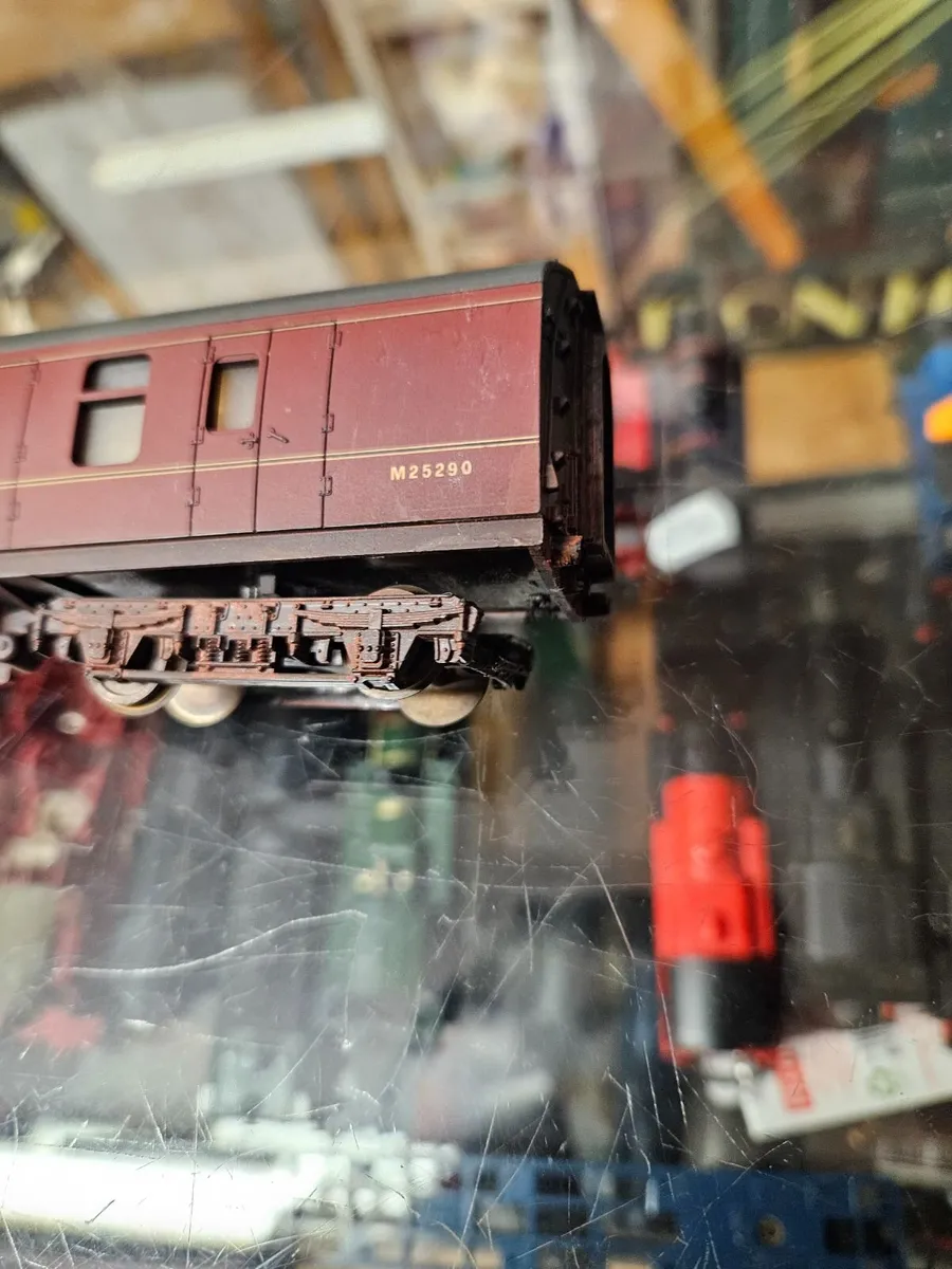 Hornby Lima OO Gauge Carraige - Image 1