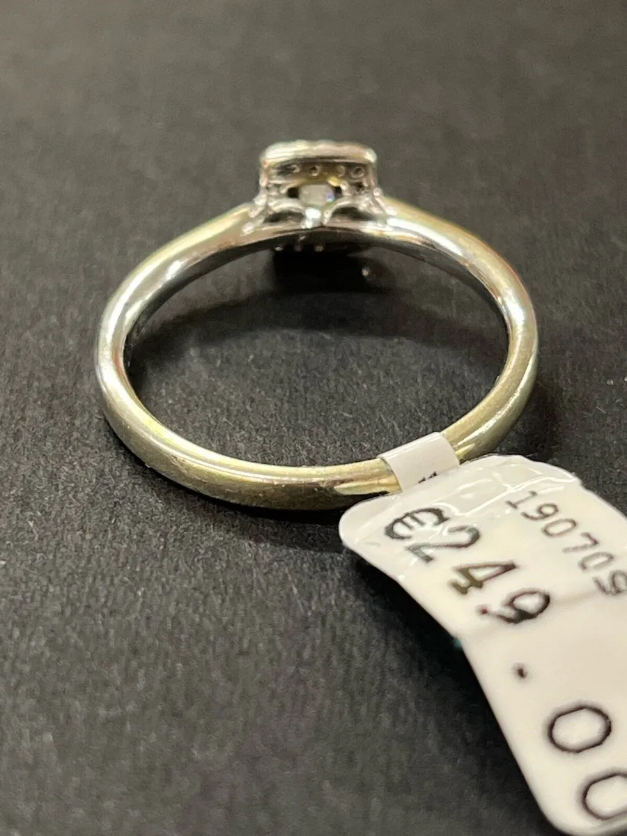 9k white gold diamond ring - Image 4