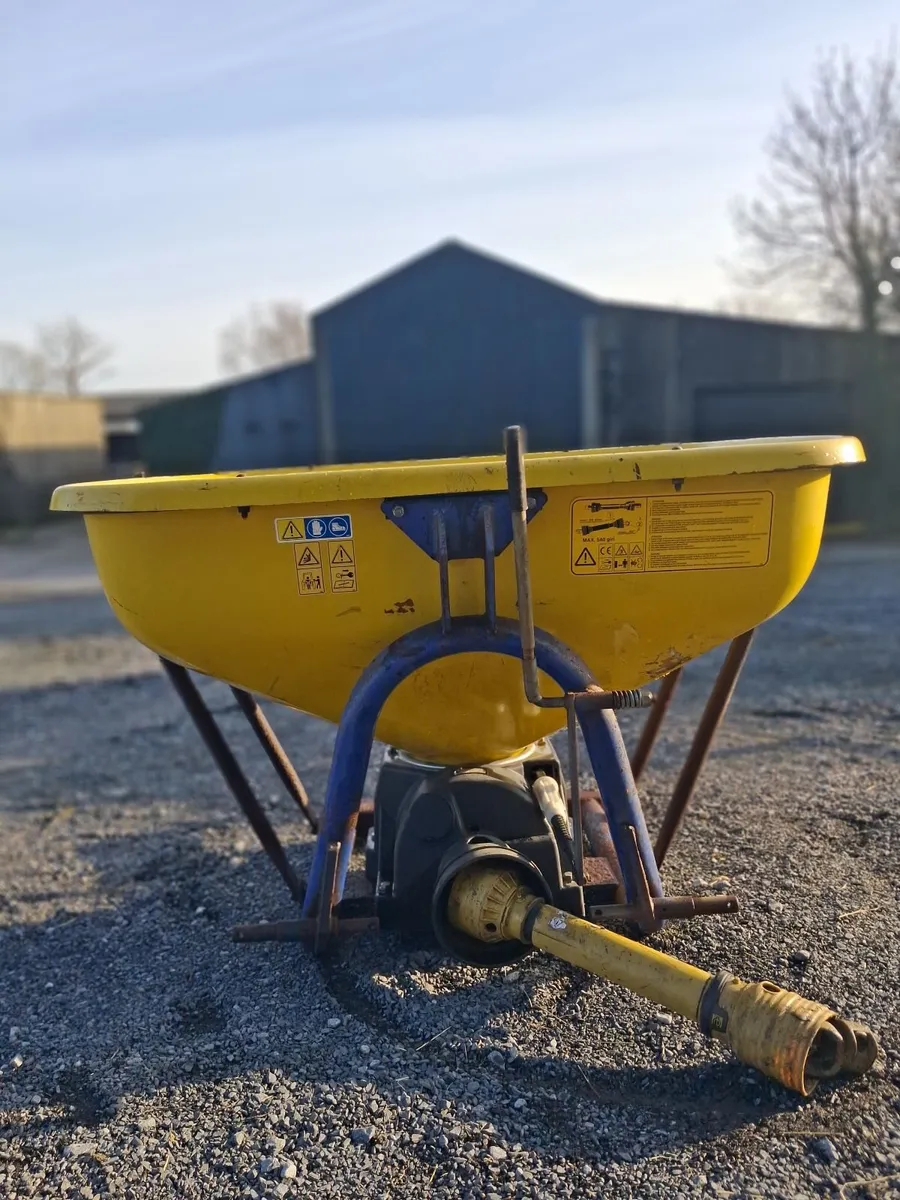 Fertilizer spreader - Image 3
