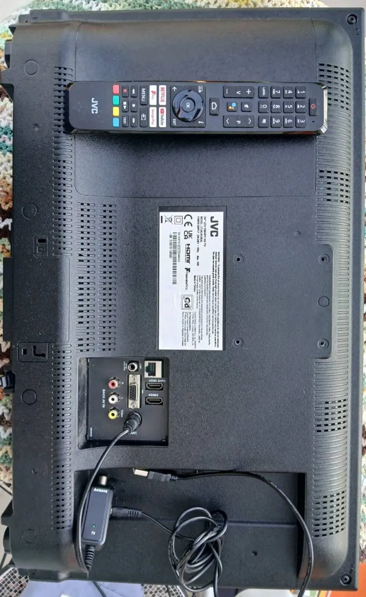 JVC 24" LED Smart HD TV / Unispectra antenna - Image 2