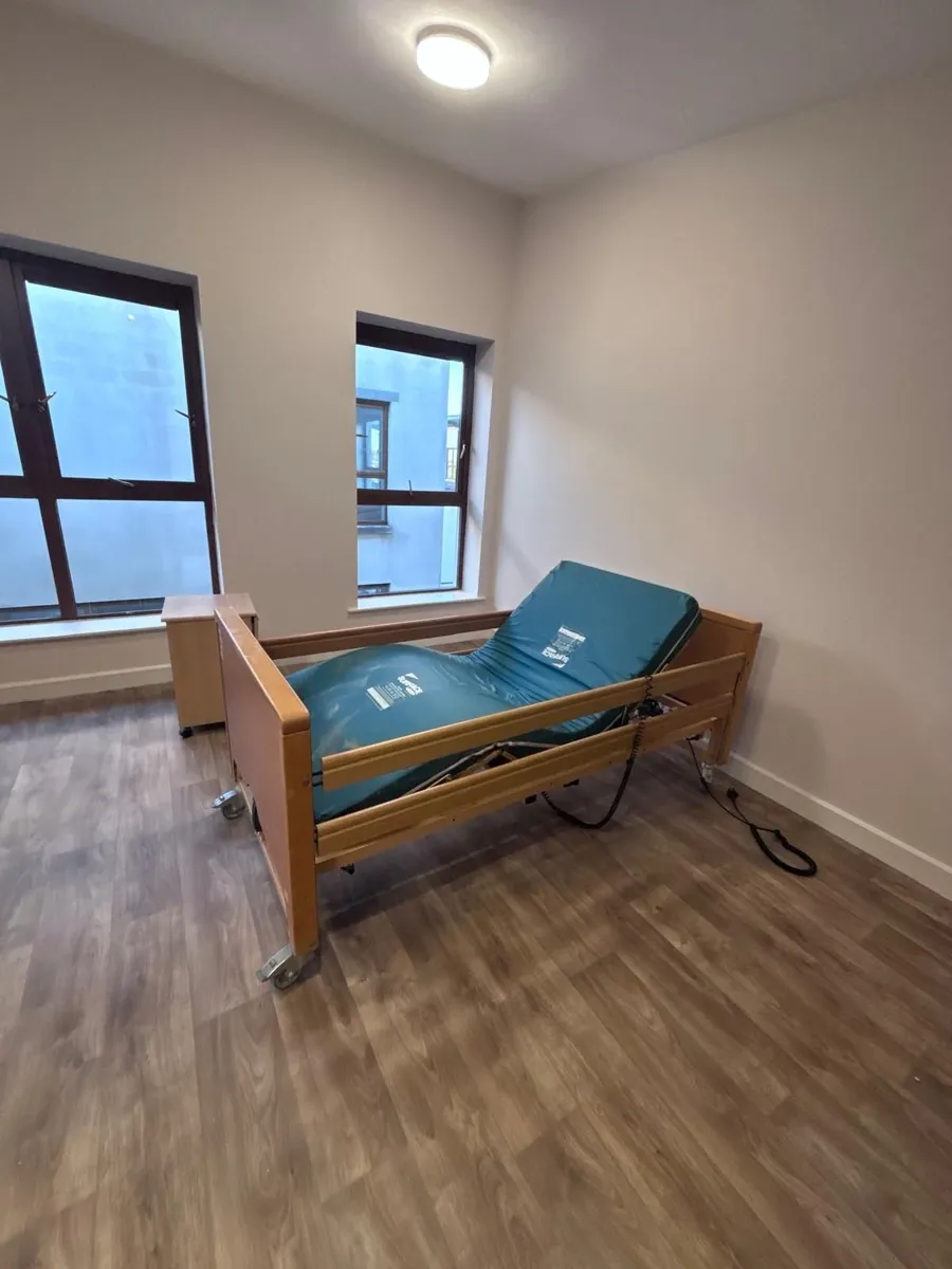 Medical Beds - Image 2