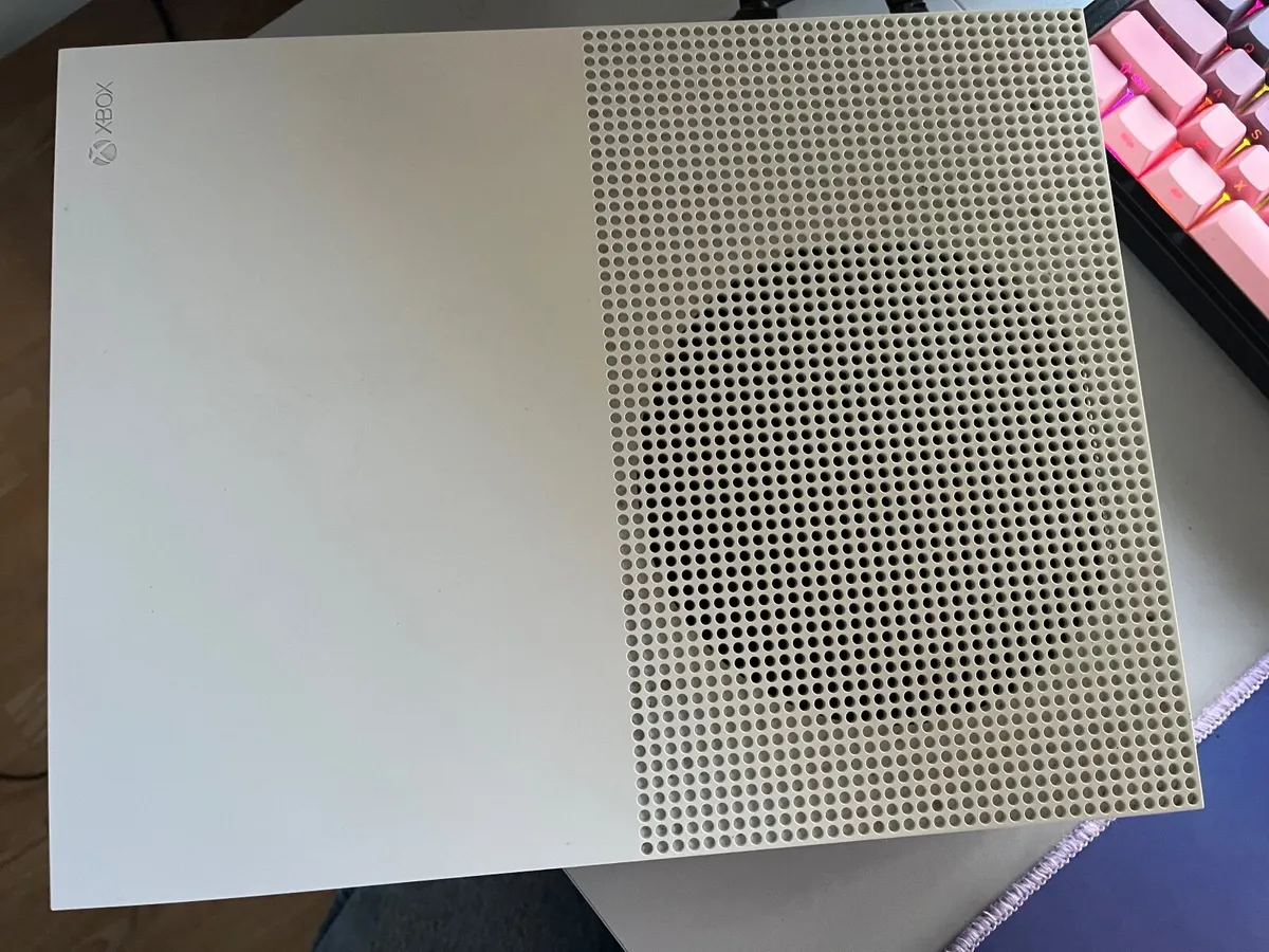 Xbox One S 1TB - Image 2