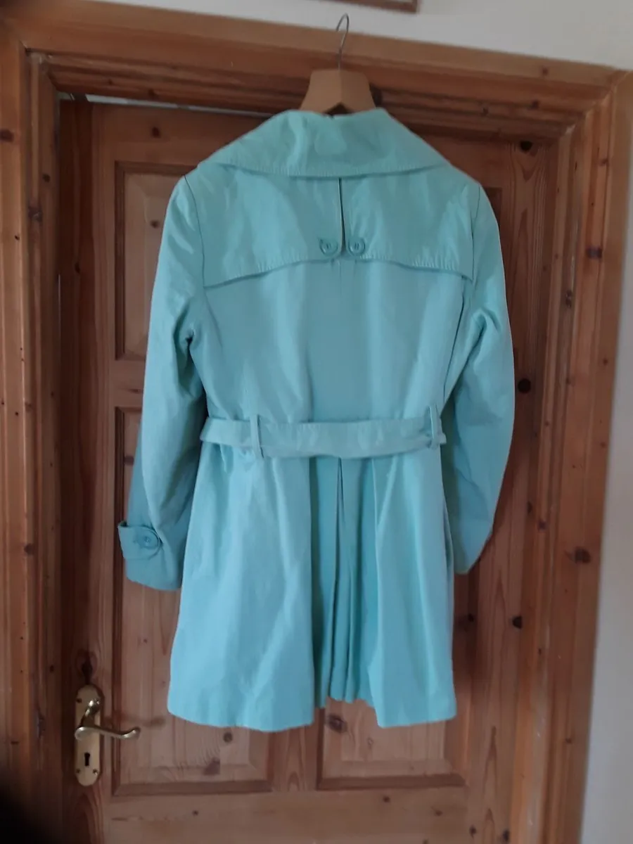 Ladies lovely parcel green coat - Image 2
