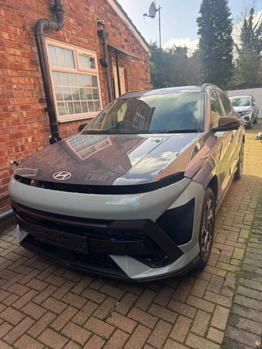 damaged repairable hyundai kona - Image 1