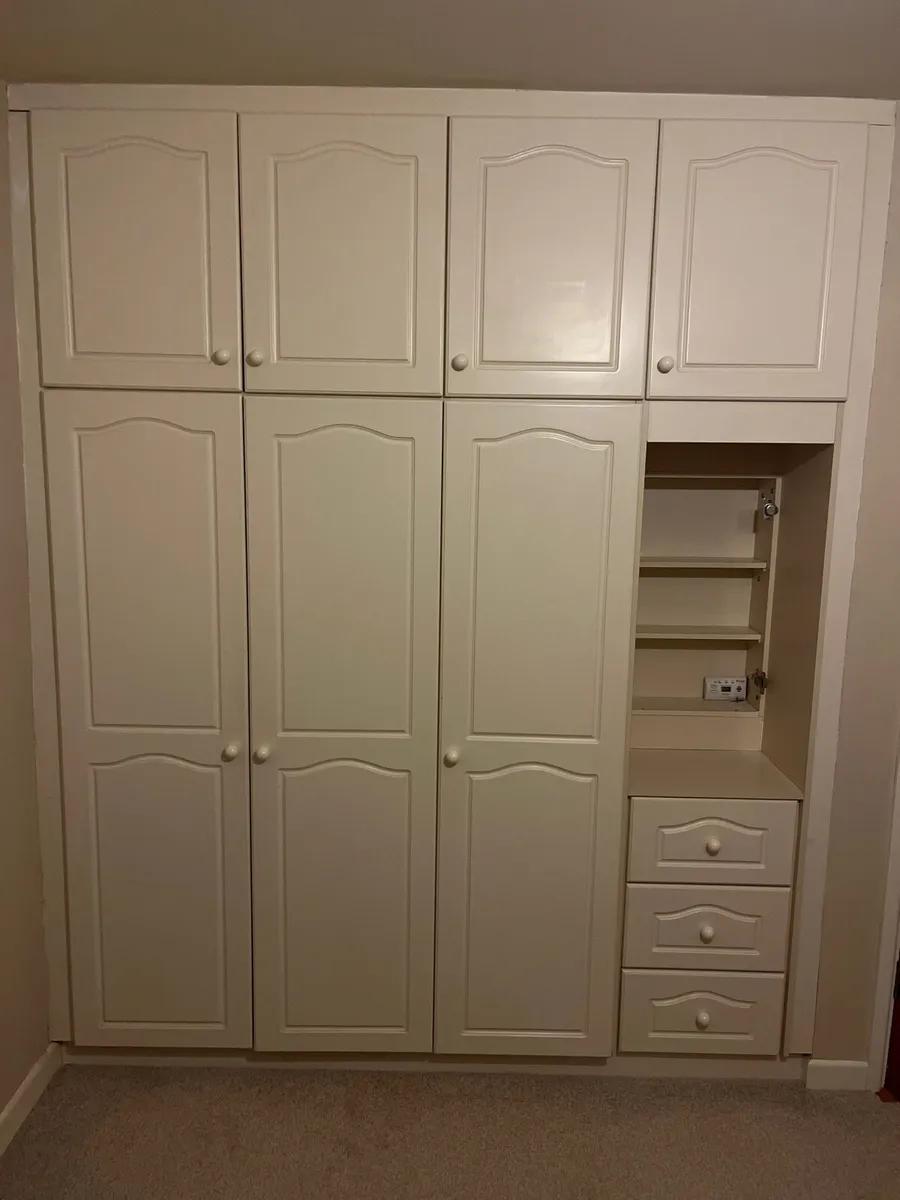 Built in wardrobe - Image 1
