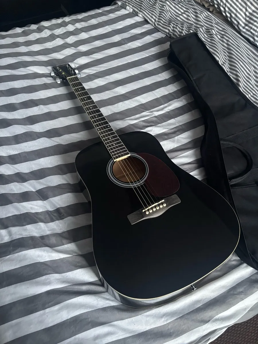 KODA Black Guitar - Image 1