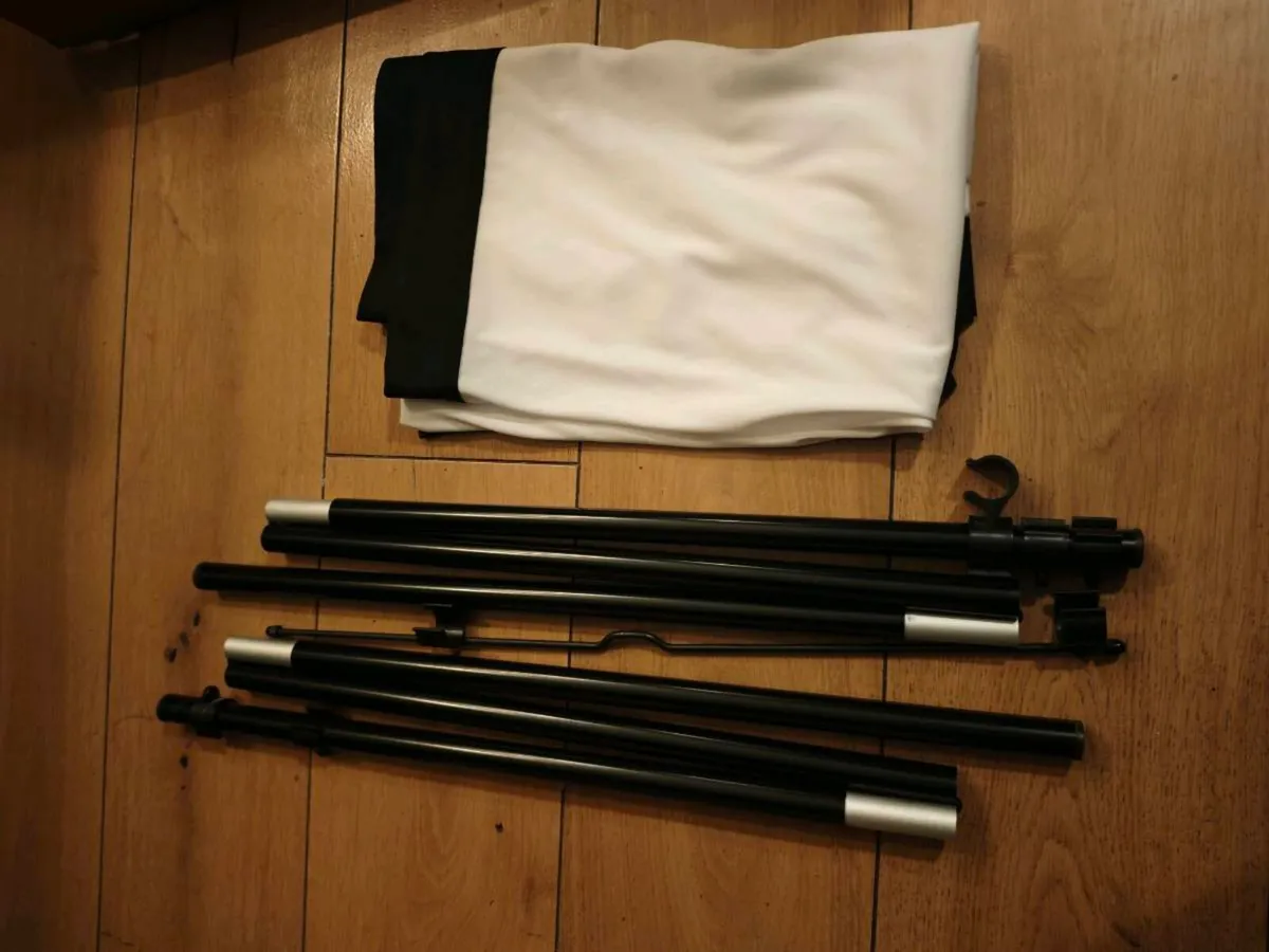 Portable projector screen almost new Dublin - Image 4