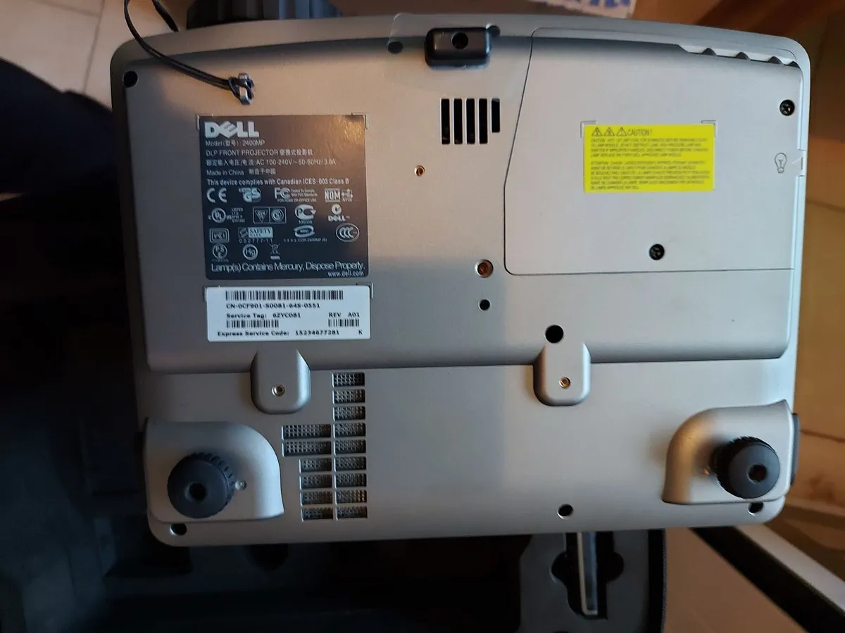 Dell 2400MP 3000 Lumens 1024x768 Front Projector - Image 3